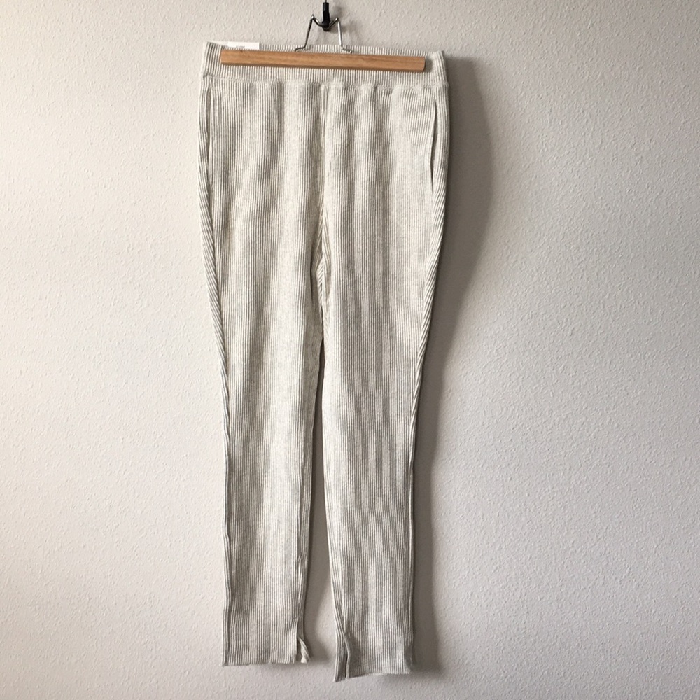 Uni Qlo Ribbed Leggings Medium NWT front pockets